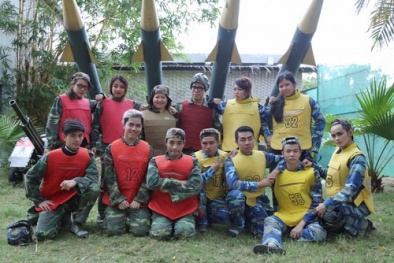 11 nhà thiết kế Project Runaway cầm súng chiến đấu